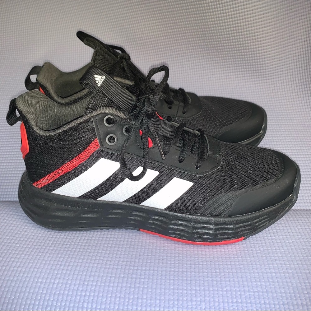 MEN'S ADIDAS OWN THE GAME 2.0 BASKETBALL SHOES Size 8